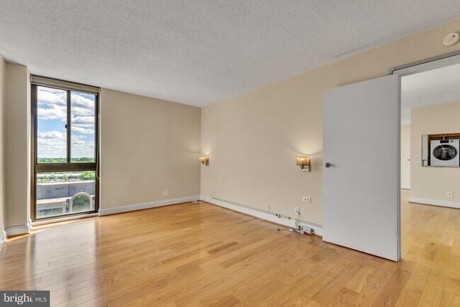 Building Photo - 6800 Fleetwood Rd