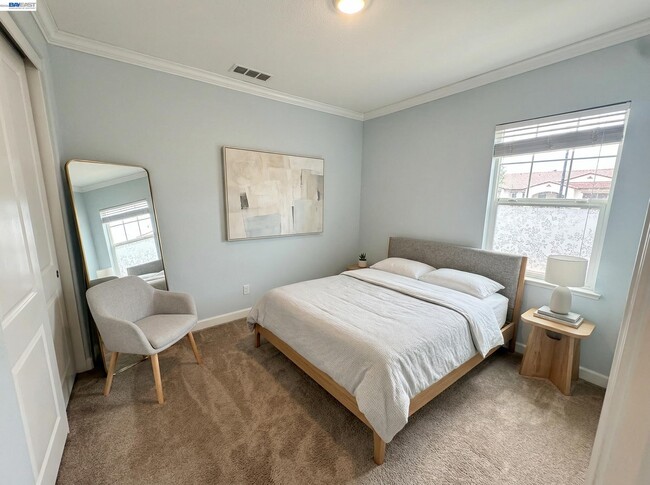 Building Photo - 679 Hamilton Ct