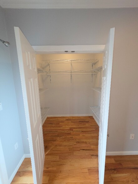 Building Photo - 83 Pamrapo Ave