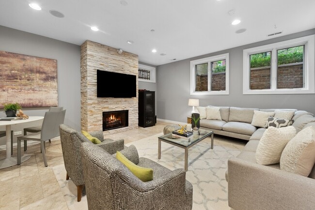 Building Photo - 1925 N Bissell St