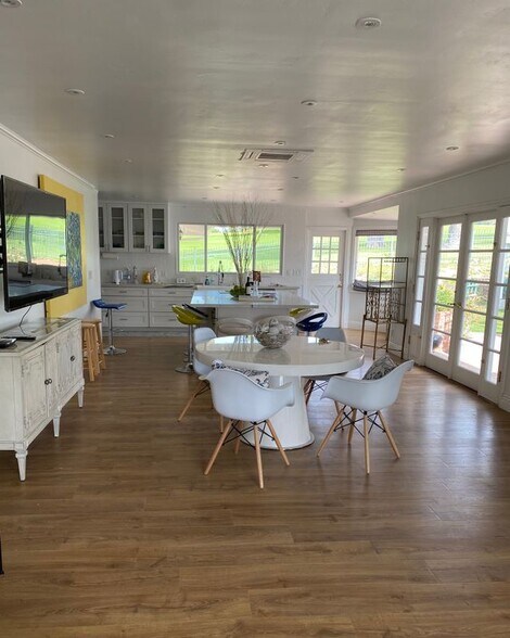 Building Photo - 1110 W Muirlands Dr