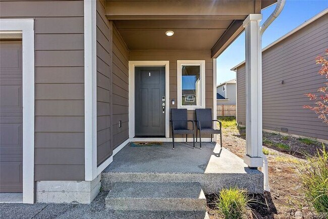 Building Photo - AVAILABLE NOW August FREE Yelm home builit...