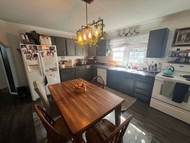 Building Photo - Charming East Nashville Home, 3 Bedrooms/3 baths, fenced yard