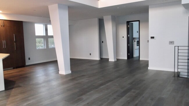 Building Photo - 205 S Irena Ave