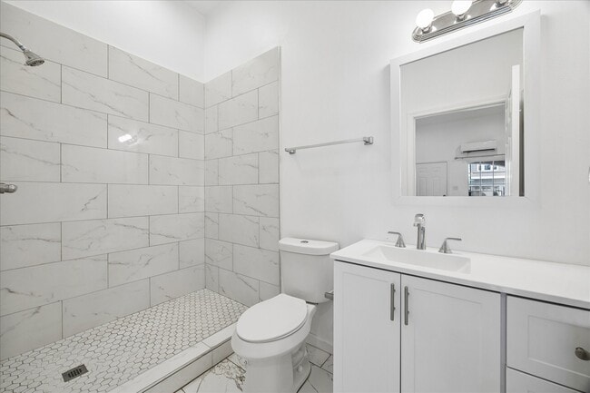 Building Photo - 5027 Creekmont Dr