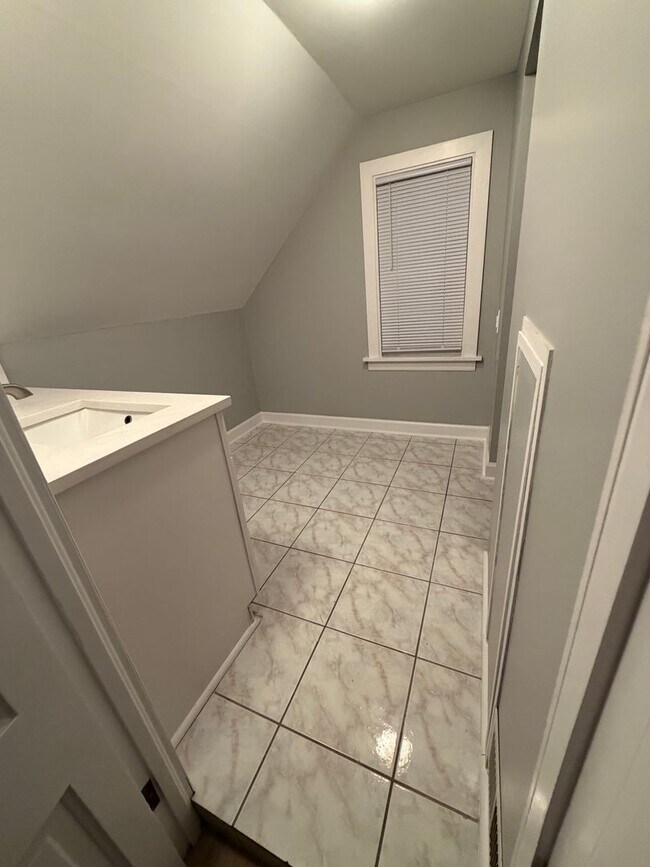 Building Photo - Beautiful 3-Bedroom / 2-Bathroom home available in Aurora