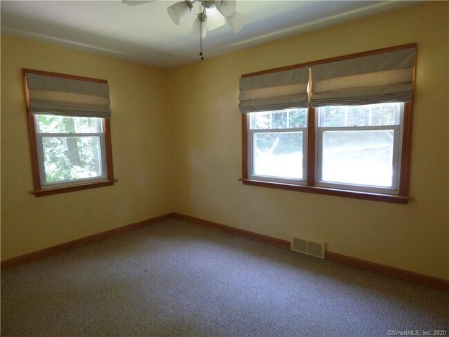 Building Photo - 5 Candlewood Lake Dr