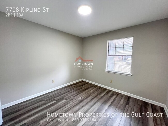 Building Photo - Charming 2-Bedroom Duplex in Pensacola