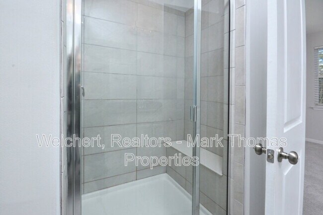 Building Photo - 1043 Manorhaven Dr