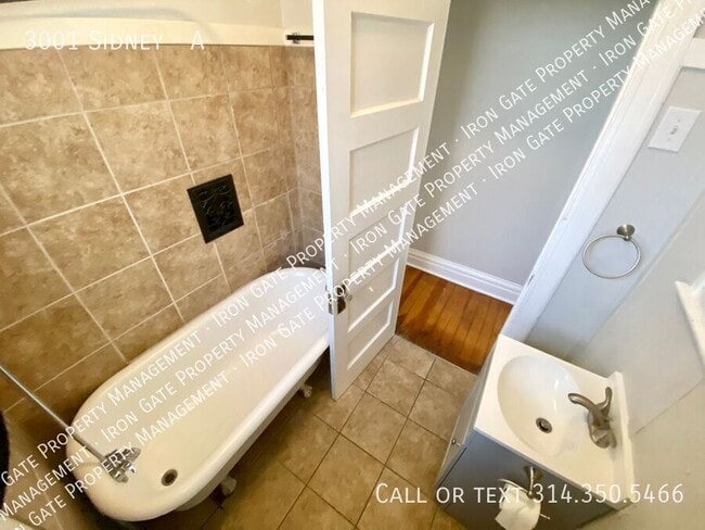 Building Photo - 3001 Sidney-A