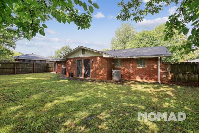 Building Photo - Charming 2BR Duplex in East Point
