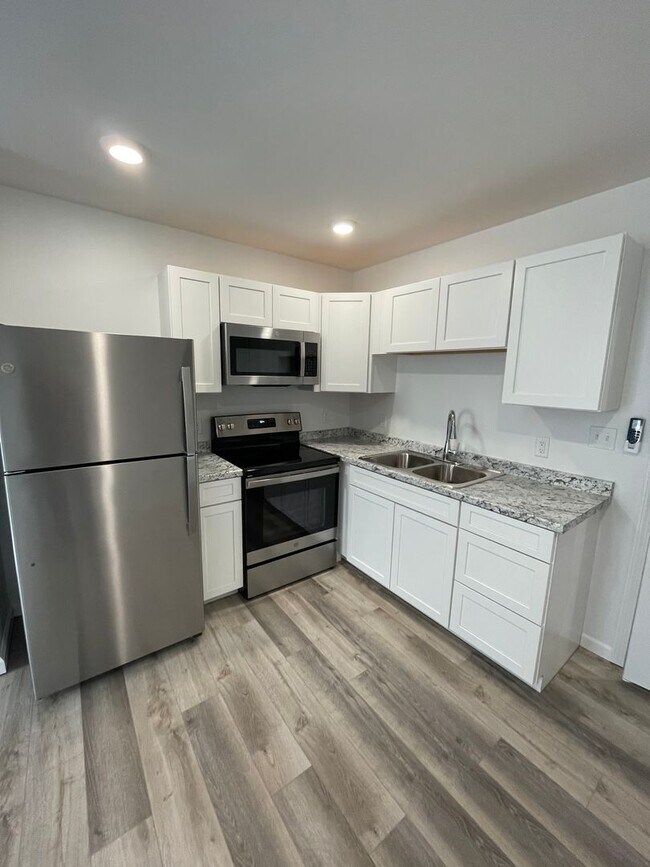 Building Photo - 413 E Doxey St