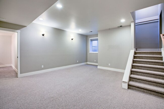 Building Photo - Exceptional 3 Bedroom Home with office & detached flex space
