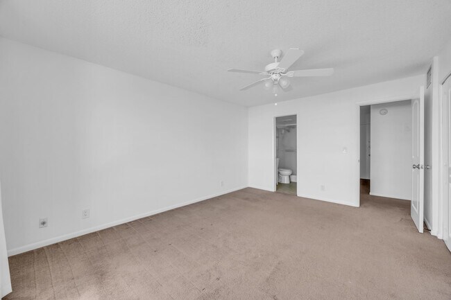 Building Photo - 125 Shore Ct