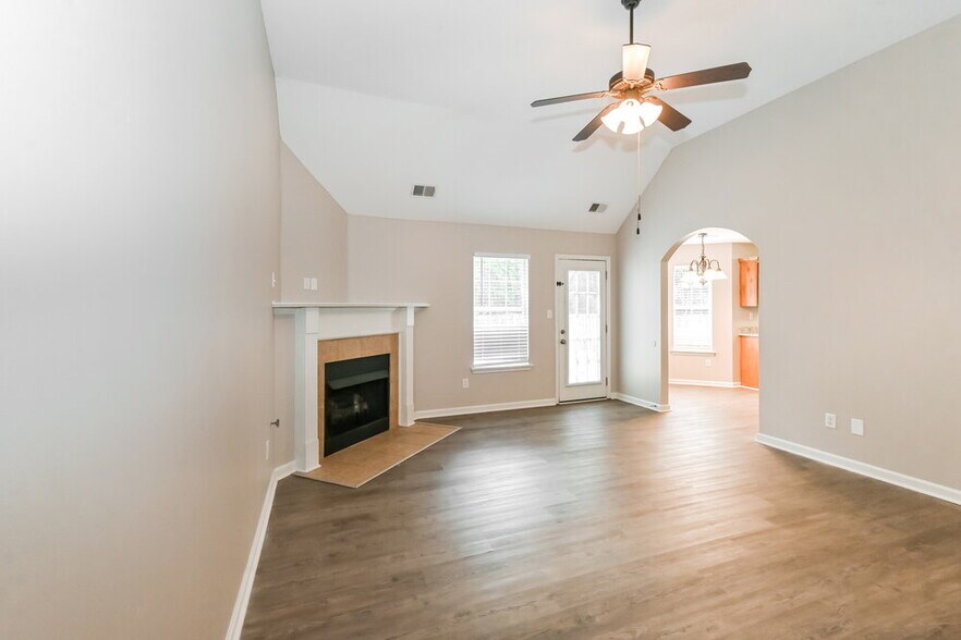 Building Photo - 3058 Wren St