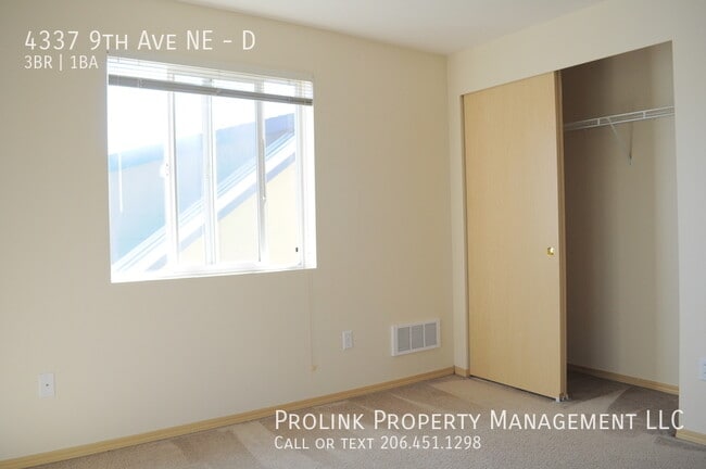 Building Photo - 4337 9th Ave NE