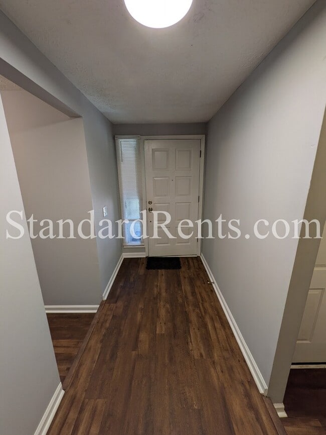 Building Photo - 8121 Winewood Way