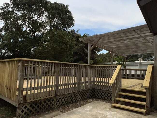 Building Photo - 2545 Conroy Dr