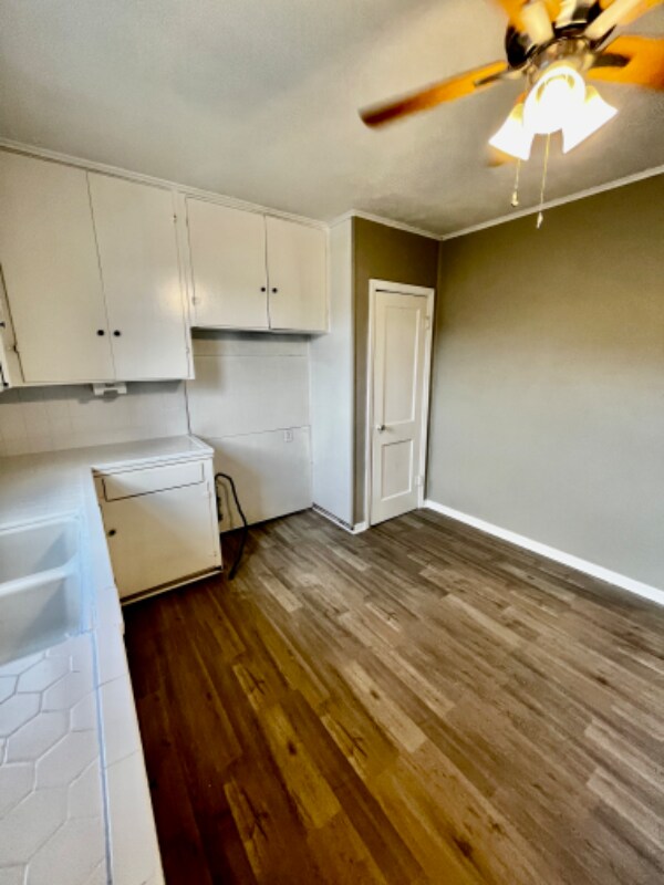 Building Photo - 3148 South Dr