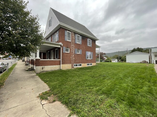 Lots of windows and beautiful yard - 260 Union St