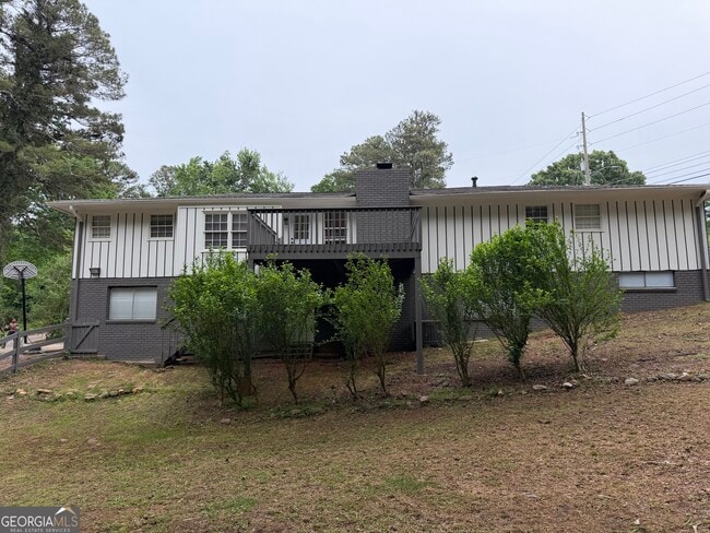 Building Photo - 3336 Camelot Dr NE