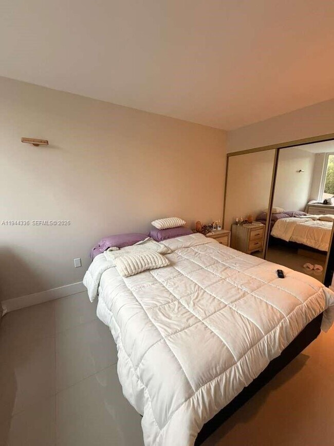 Building Photo - 17890 W Dixie Hwy