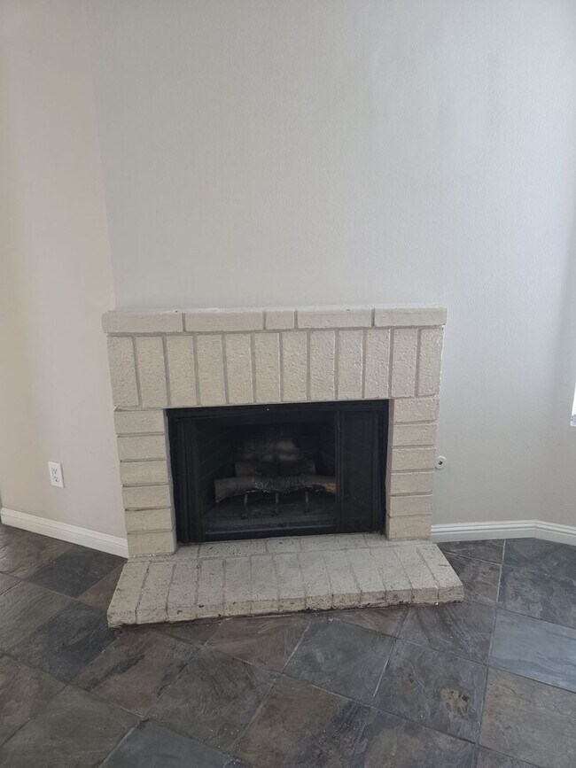 Building Photo - *Move-In Special* Spacious 2 Bed / 2 Bath Condo in San Bernardino – Upgraded & Move-In Ready!