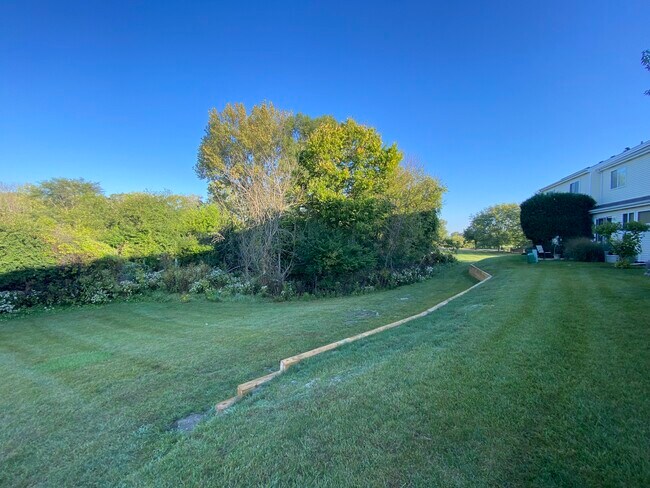Building Photo - 463 Springwood Dr