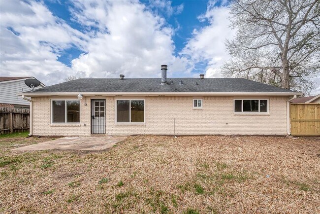 Building Photo - 1615 Millbury Dr