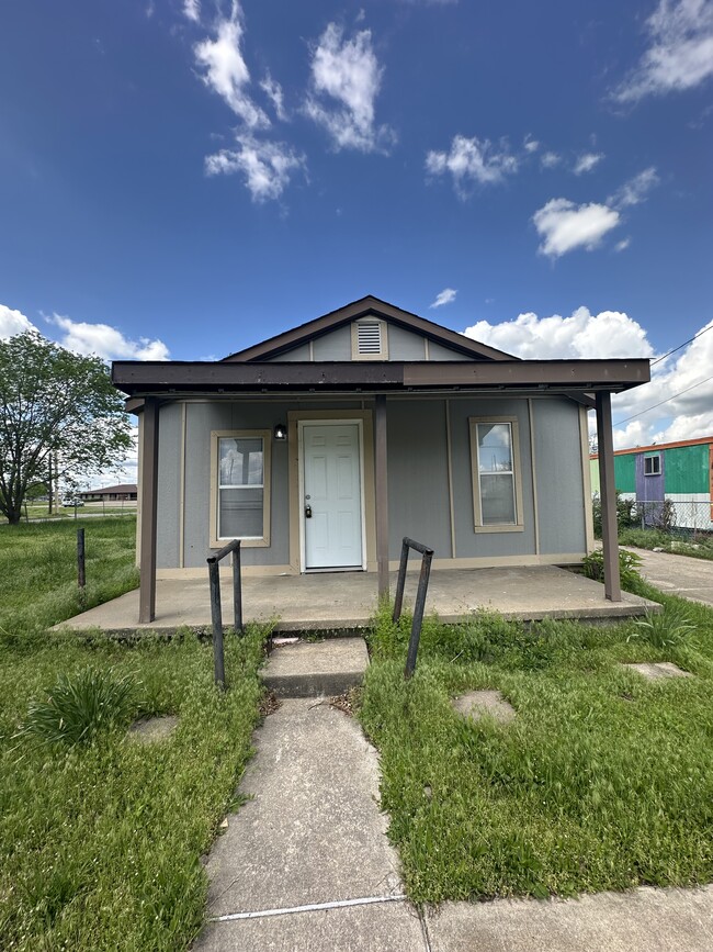 Primary Photo - 419 S Morton Ave