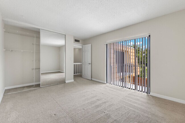 Building Photo - Parkwoods 1706-4