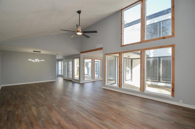 Building Photo - 48 Artesia