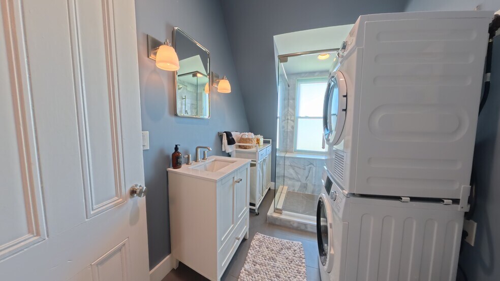 Building Photo - 137 Walnut St