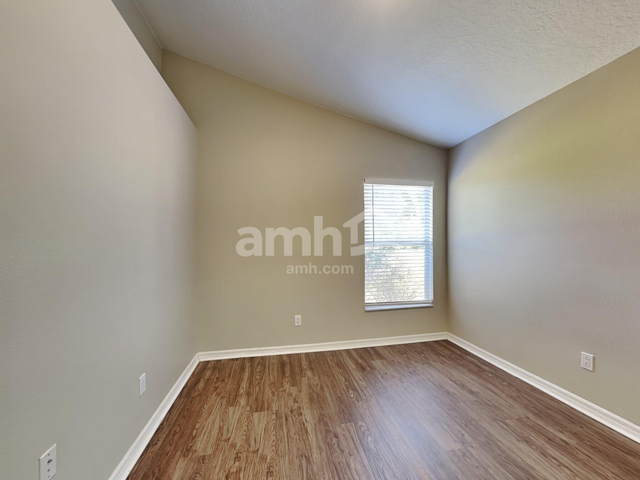 Building Photo - 15104 Shaw Rd
