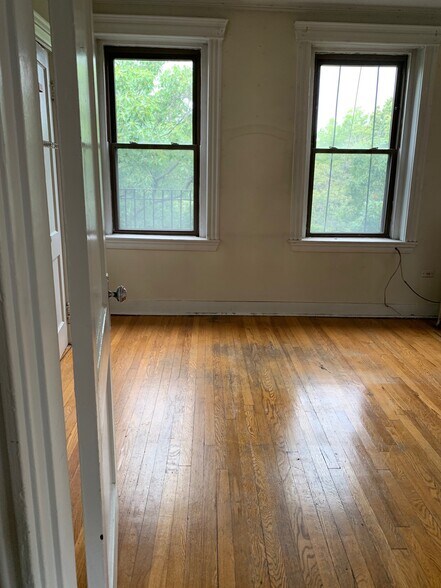 Building Photo - 384 Riverway