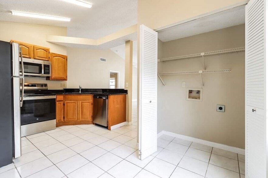 Building Photo - 12710 Dunhill Dr