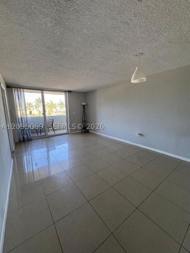 Building Photo - 10090 NW 80th Ct