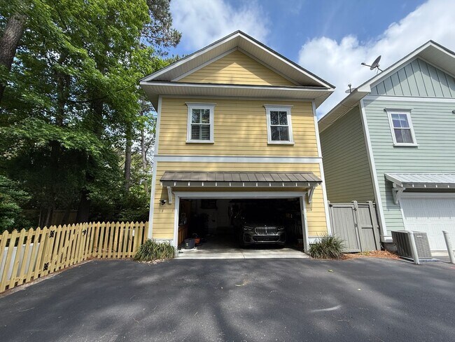 Building Photo - 3 Bedroom 2.5 Bath House in Moultrie Park ...