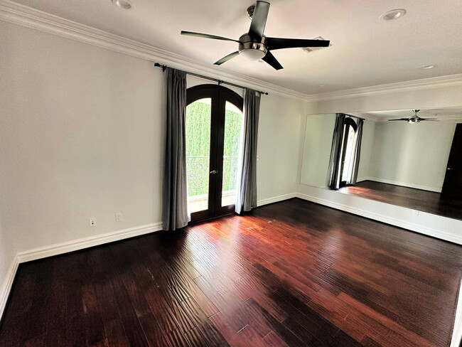 Upstairs front bedroom - 4513 Tyrone Ave