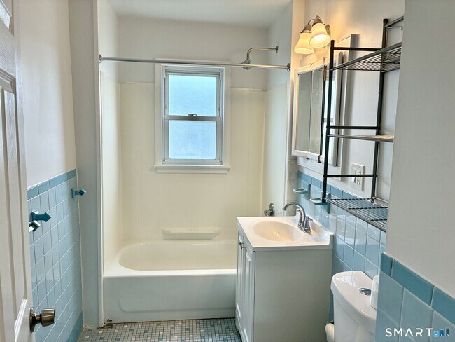 Building Photo - 658 Beechmont Ave