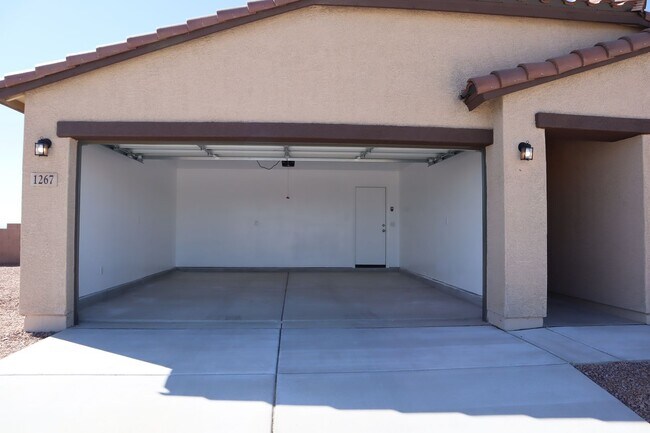 Building Photo - ~Pristine 2024 Luxury Home with Majestic Mountain Views~