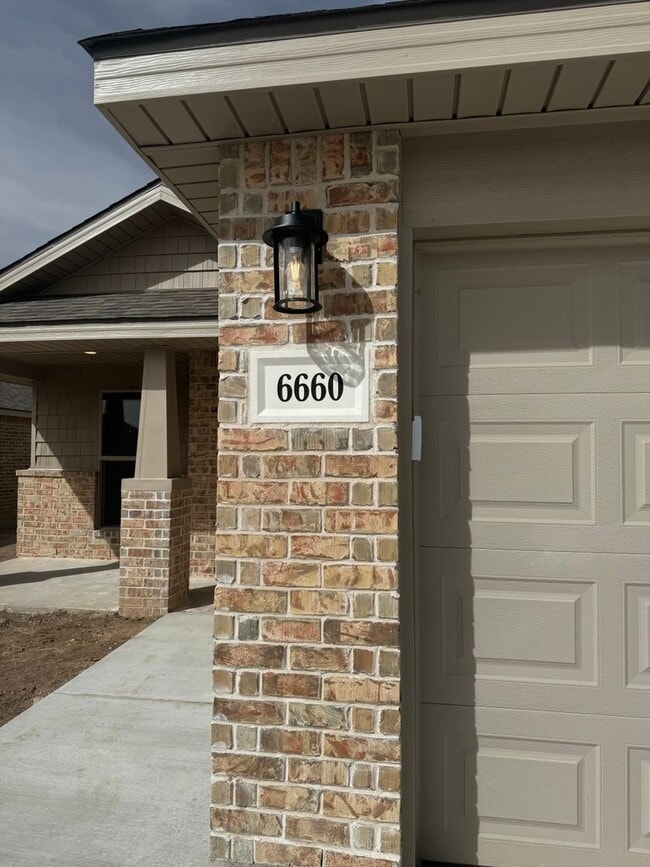 Building Photo - Newer Construction in The Meadows 3/2/2