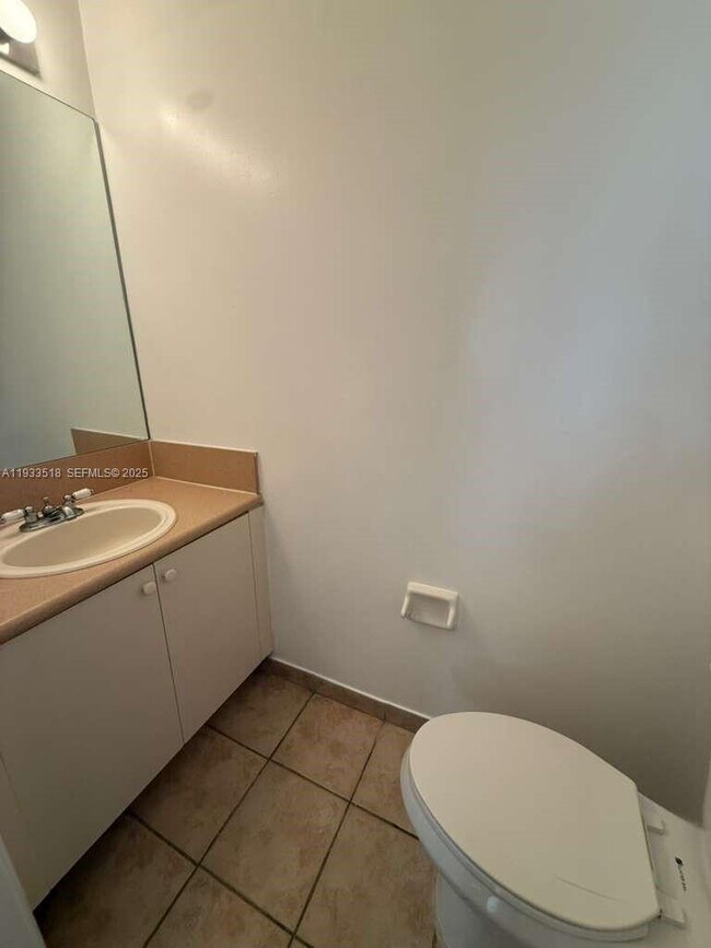 Building Photo - 448 NE 21st Ave