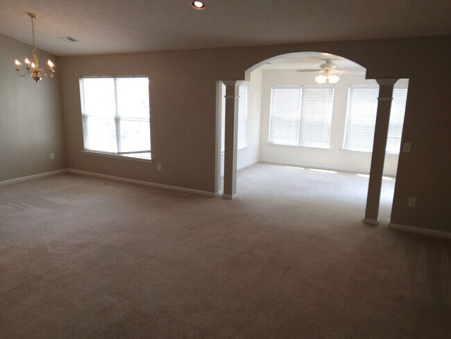 Building Photo - $1,995 - Pet Friendly, 3 Bedroom, 2 Bath H...