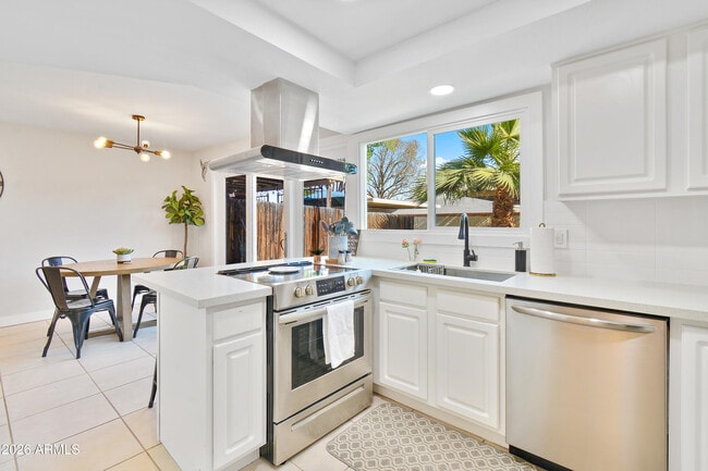 Building Photo - 5909 N 81st St