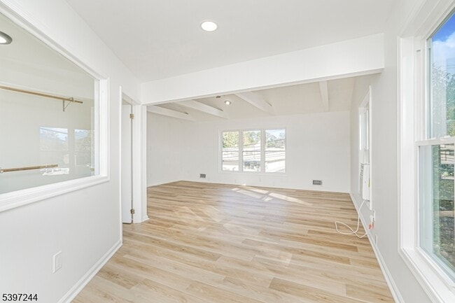 Building Photo - 17 Throckmorton Ln