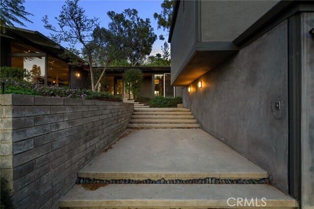 Building Photo - 4750 Poe Ave