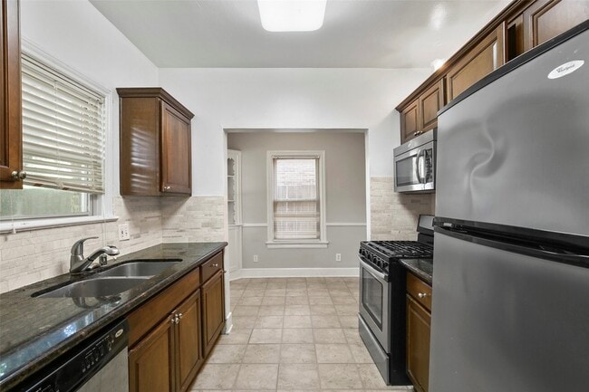 Building Photo - 6166 Oram St