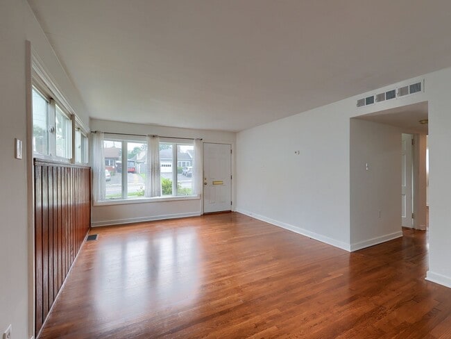 Building Photo - 3 Bedroom Single Family Home in Camp Hill