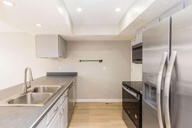 Building Photo - 2439 Sutter Pkwy